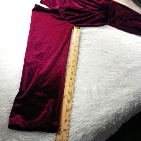 Neiman Marcus Red Velvet Blouse Key Hole Neck Open Shoulder Long Sleeve Large... - Picture 12 of 12